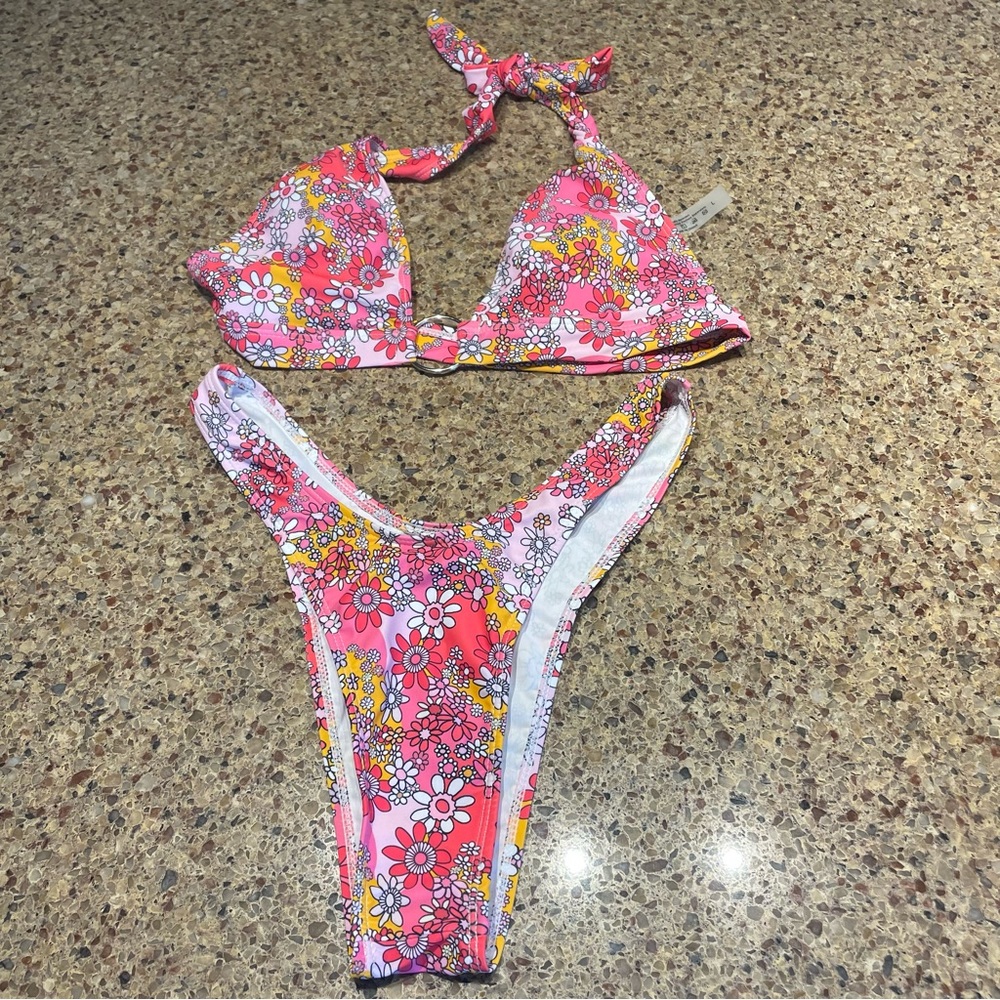 Pink Floral Daisy Bikini Size Large. Bottoms are high waisted style/thong.